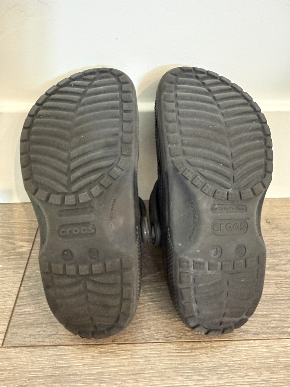 CROCS Kids Classic Clog in Black - Picture 3 of 8